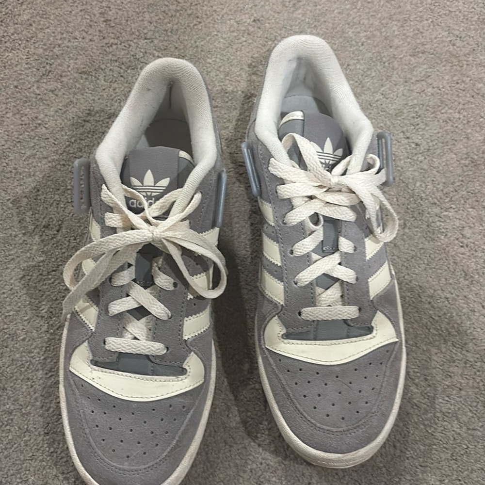 Women’s adidas forum low
Men’s size 7